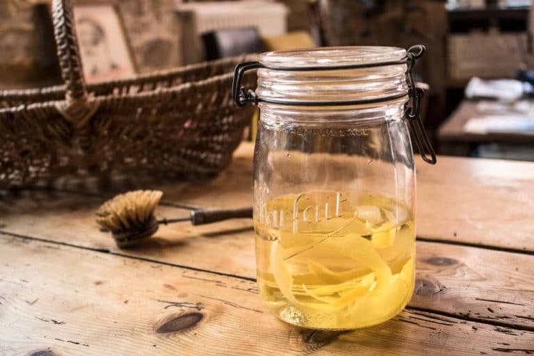 maison au vinaigre blanc et au citron