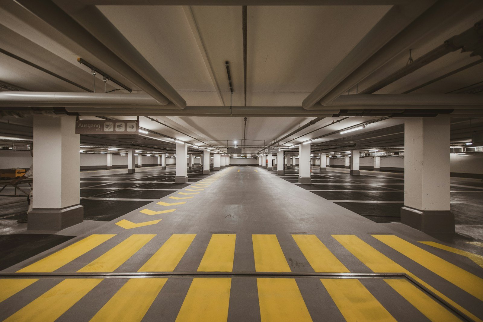 Accès au parking souterrain et aux Halles de l'Abbaye en centre-ville d'Alès