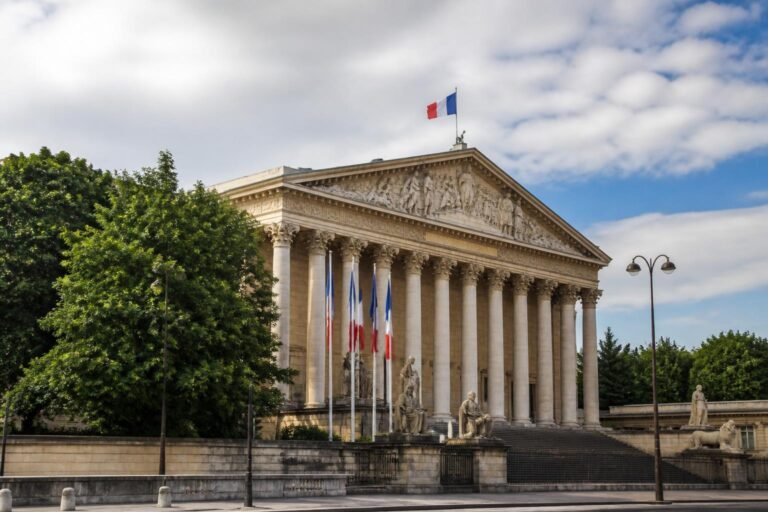 Façade du Palais Bourbon, siège de l'Assemblée nationale à Paris