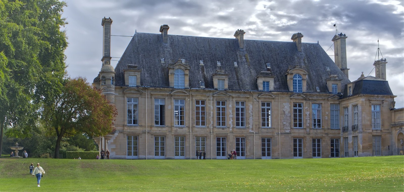 Façade d'un campus des Arts et Métiers