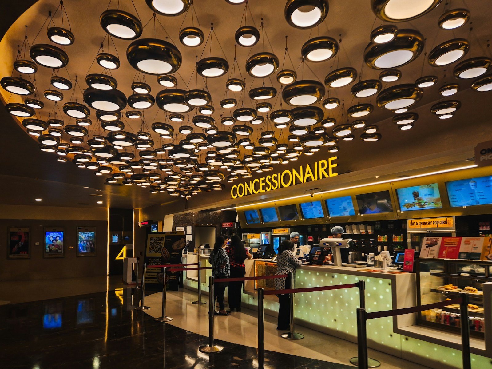 Le hall d'accueil du CinePlanet, au cœur d'Alès