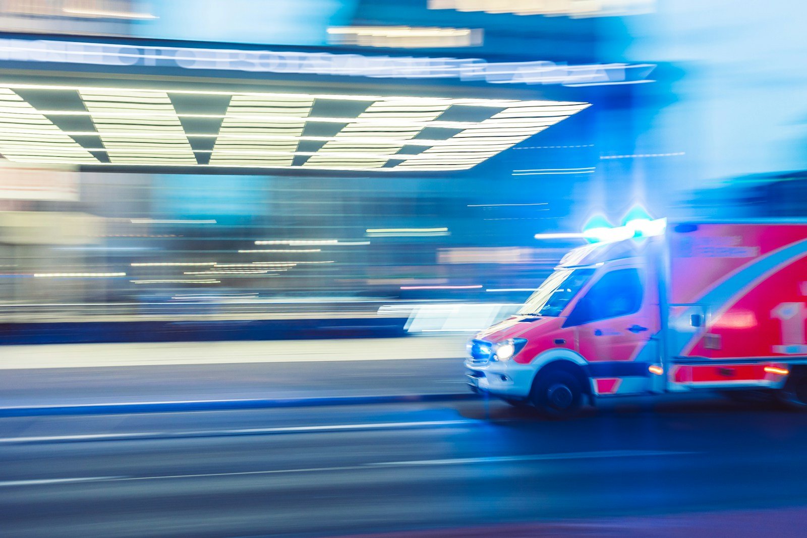 Le panneau des urgences à l'entrée d'un établissement de santé
