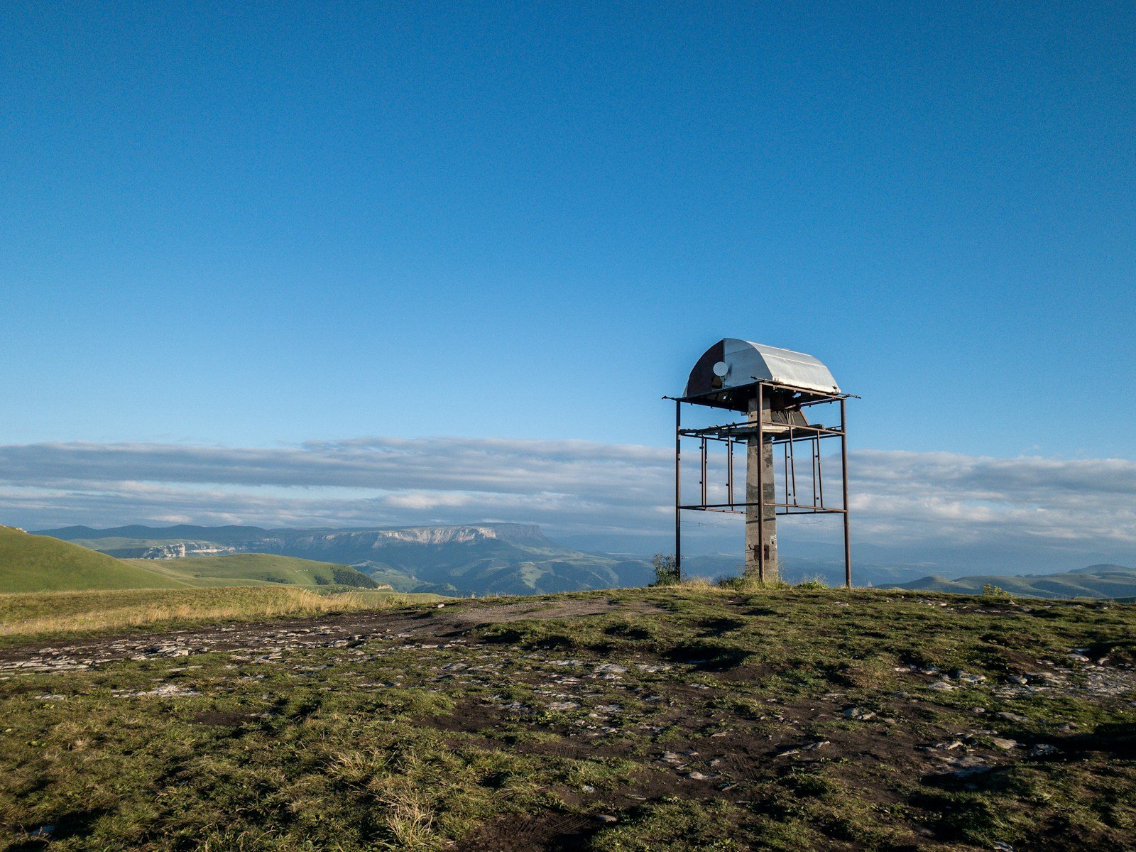 L'observatoire du Mont Aigoual au sommet, panorama sur les Cévennes