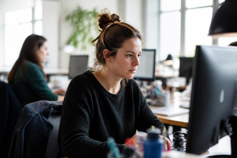 Rédaction d'un média d'actualité locale, illustrant le travail d'information dans le Gard