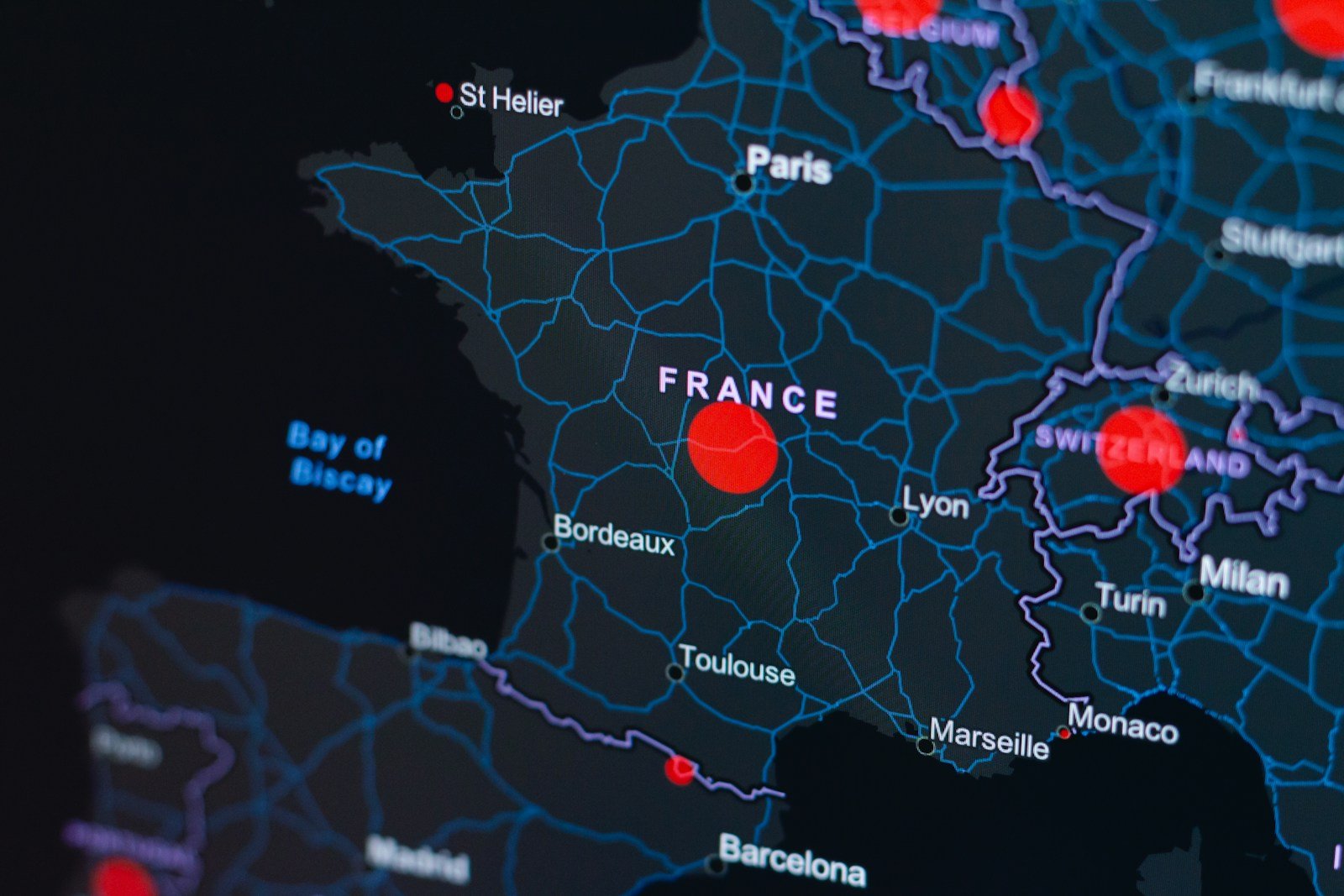 Site officiel d'un organisme public français ouvert sur un écran d'ordinateur