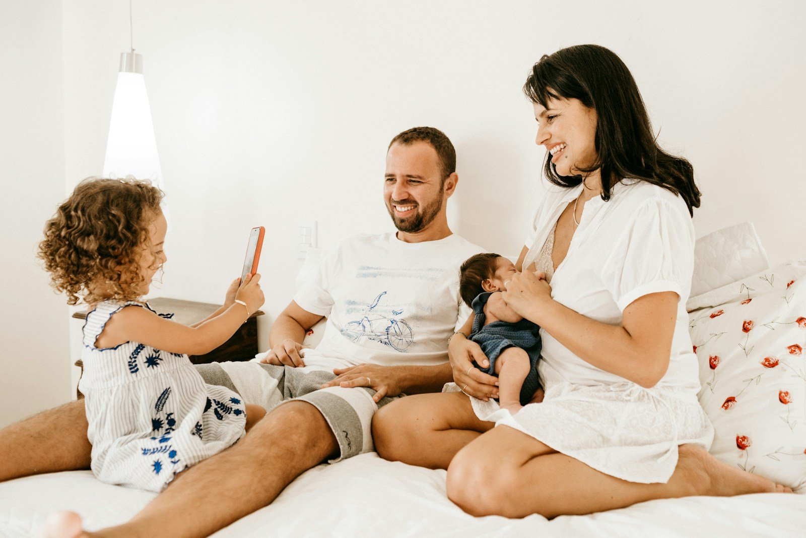 Une famille alésienne gère ses démarches en ligne depuis l'Espace Citoyen