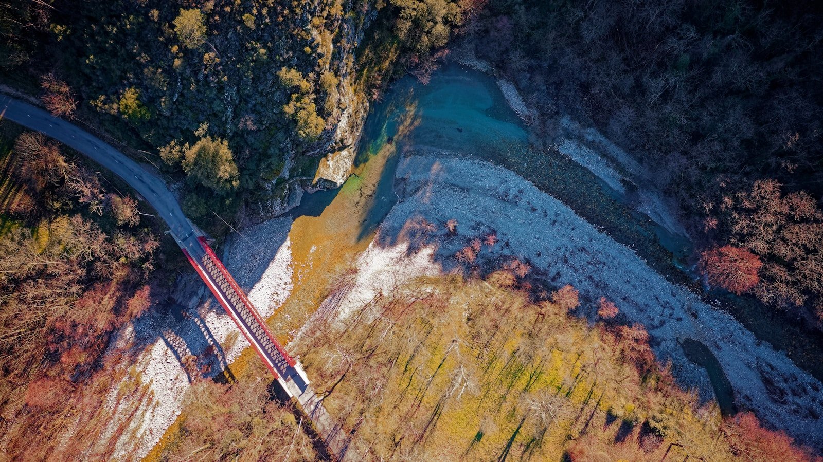 Vue d'Alès et de son bassin, au pied des Cévennes