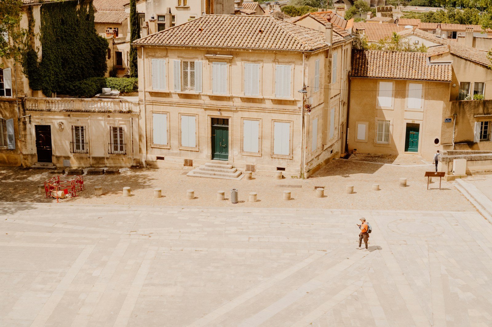 Vue générale des Arènes du Temperas à Alès, gradins et piste en plein air